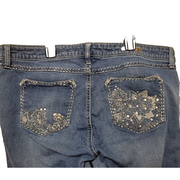 Wrangler Rock 47 Ultra Low Rise Bootcut Jeans Womens Size 33x32 Embroidered - Picture 3 of 9